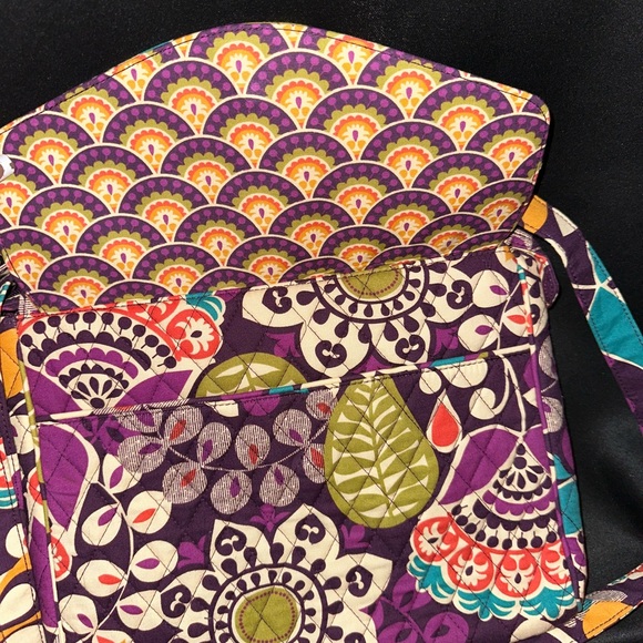 RETIRED PLUM CRAZY PATTERN!!!  Vera Bradley Iconic Hipster - Picture 3 of 6